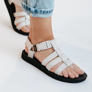 SOLD / Teva Dorado Sandals Size 6